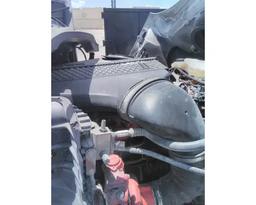 FREIGHTLINER CASCADIA 125 AIR CLEANER