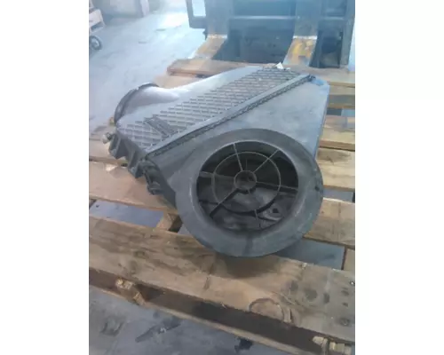 FREIGHTLINER CASCADIA 125 AIR CLEANER