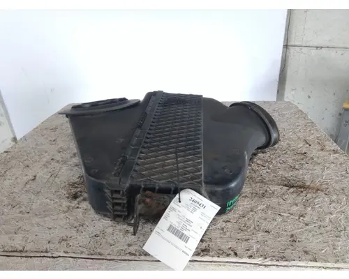 FREIGHTLINER CASCADIA 125 AIR CLEANER
