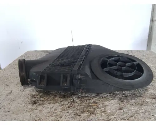FREIGHTLINER CASCADIA 125 AIR CLEANER
