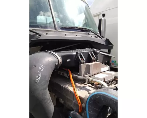 FREIGHTLINER CASCADIA 125 AIR CLEANER