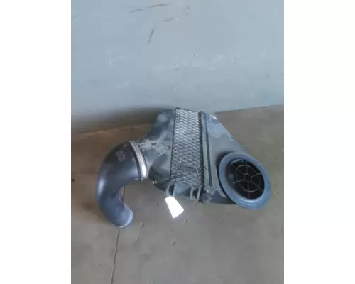 FREIGHTLINER CASCADIA 125 AIR CLEANER