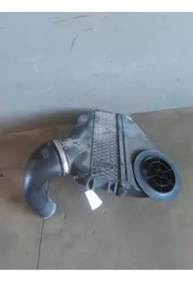 FREIGHTLINER CASCADIA 125 AIR CLEANER