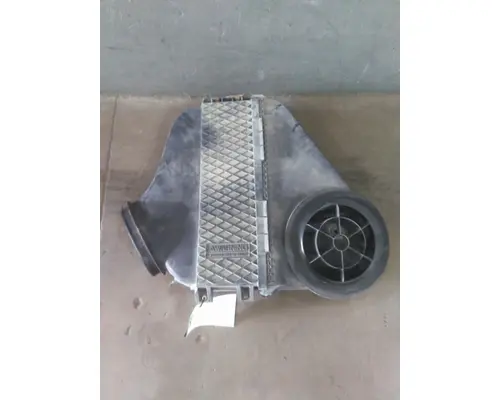 FREIGHTLINER CASCADIA 125 AIR CLEANER
