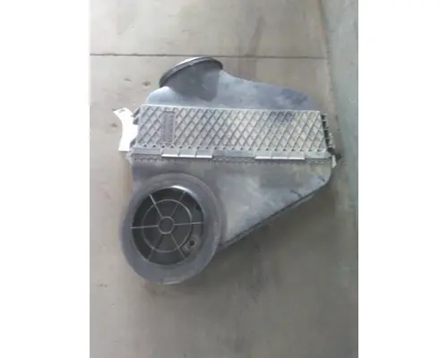 FREIGHTLINER CASCADIA 125 AIR CLEANER
