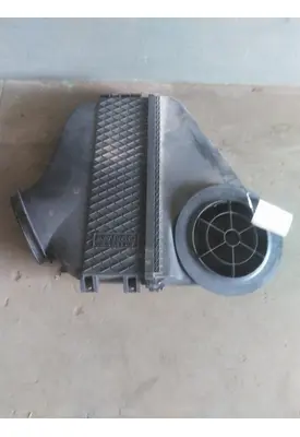 FREIGHTLINER CASCADIA 125 AIR CLEANER
