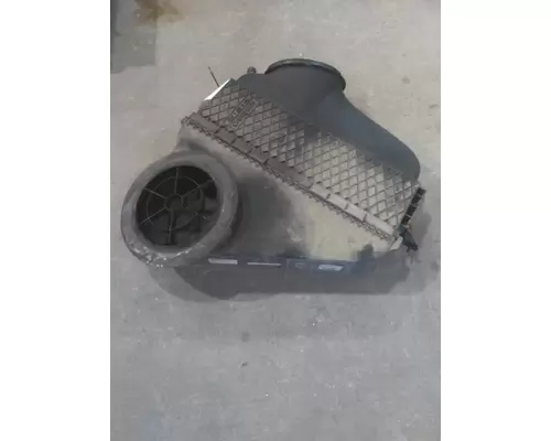 FREIGHTLINER CASCADIA 125 AIR CLEANER