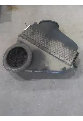 FREIGHTLINER CASCADIA 125 AIR CLEANER