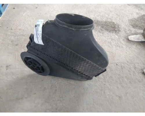FREIGHTLINER CASCADIA 125 AIR CLEANER