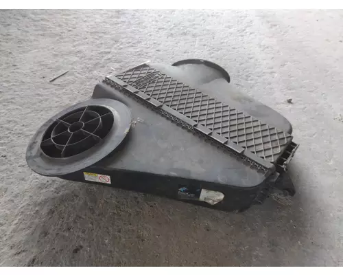FREIGHTLINER CASCADIA 125 AIR CLEANER