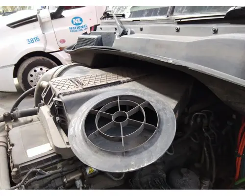 FREIGHTLINER CASCADIA 125 AIR CLEANER