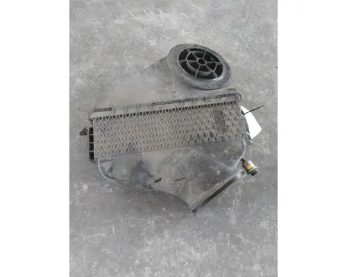 FREIGHTLINER CASCADIA 125 AIR CLEANER
