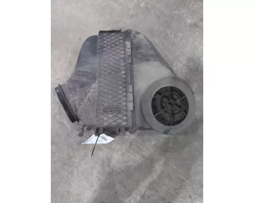 FREIGHTLINER CASCADIA 125 AIR CLEANER