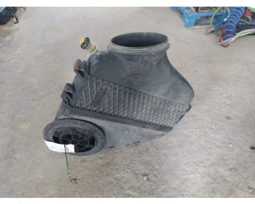 FREIGHTLINER CASCADIA 125 AIR CLEANER