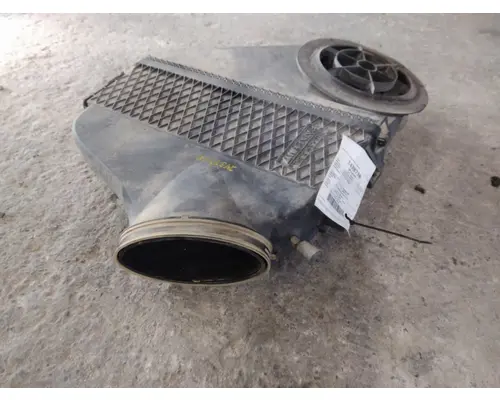 FREIGHTLINER CASCADIA 125 AIR CLEANER