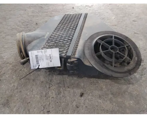 FREIGHTLINER CASCADIA 125 AIR CLEANER