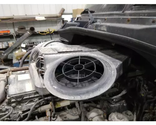 FREIGHTLINER CASCADIA 125 AIR CLEANER