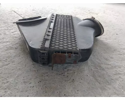 FREIGHTLINER CASCADIA 125 AIR CLEANER