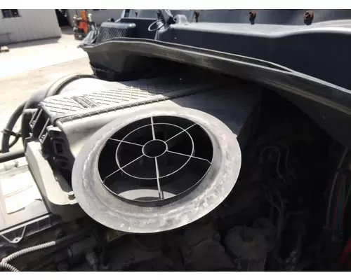 FREIGHTLINER CASCADIA 125 AIR CLEANER
