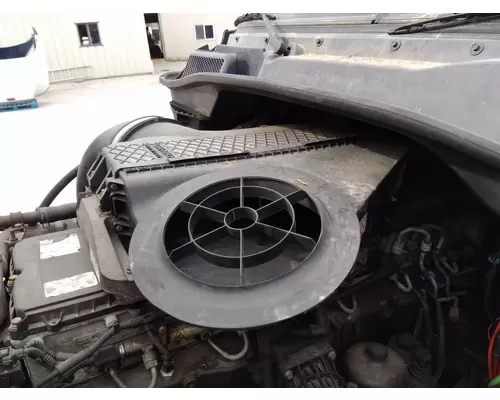 FREIGHTLINER CASCADIA 125 AIR CLEANER