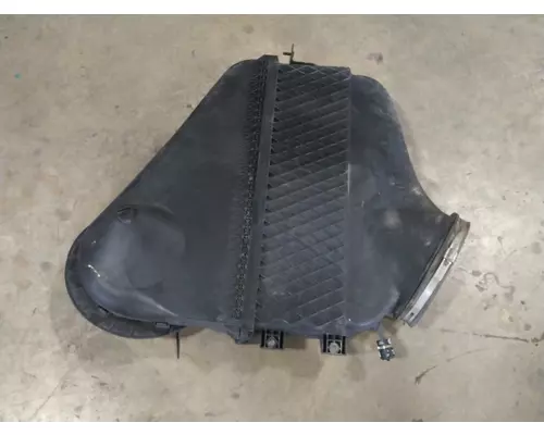 FREIGHTLINER CASCADIA 125 AIR CLEANER