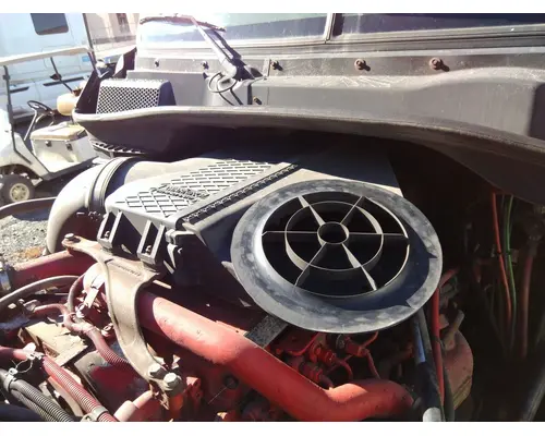 FREIGHTLINER CASCADIA 125 AIR CLEANER