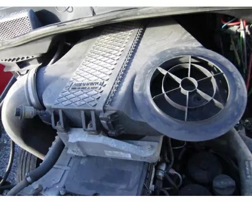 FREIGHTLINER CASCADIA 125 AIR CLEANER