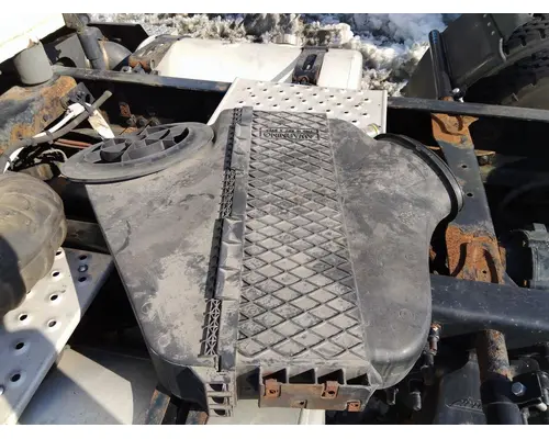 FREIGHTLINER CASCADIA 125 AIR CLEANER