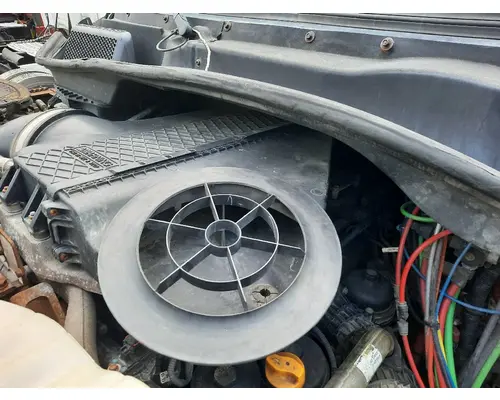 FREIGHTLINER CASCADIA 125 AIR CLEANER