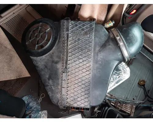 FREIGHTLINER CASCADIA 125 AIR CLEANER