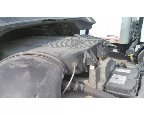FREIGHTLINER CASCADIA 125 AIR CLEANER