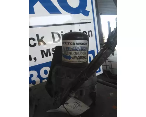 FREIGHTLINER CASCADIA 125 AIR CLEANER