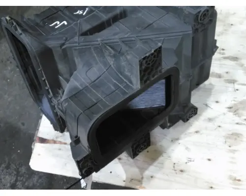 FREIGHTLINER CASCADIA 125 AIR INTAKE