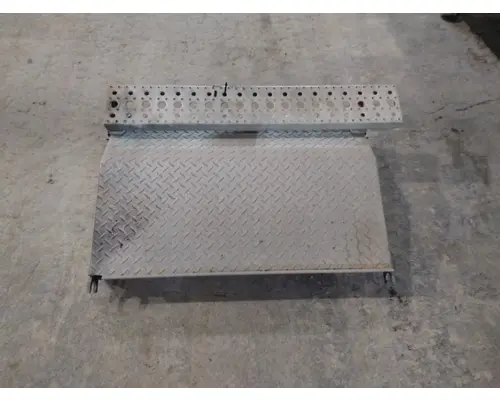 FREIGHTLINER CASCADIA 125 BATTERY BOX COVER