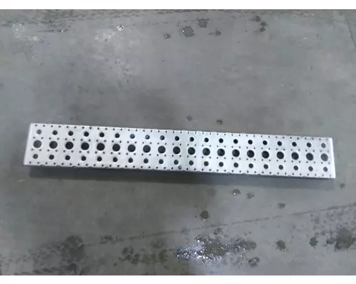 FREIGHTLINER CASCADIA 125 BATTERY BOX STEP
