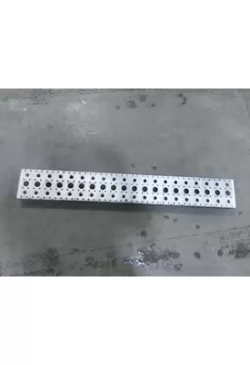 FREIGHTLINER CASCADIA 125 BATTERY BOX STEP