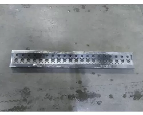 FREIGHTLINER CASCADIA 125 BATTERY BOX STEP