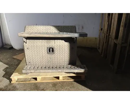 FREIGHTLINER CASCADIA 125 BATTERY BOX