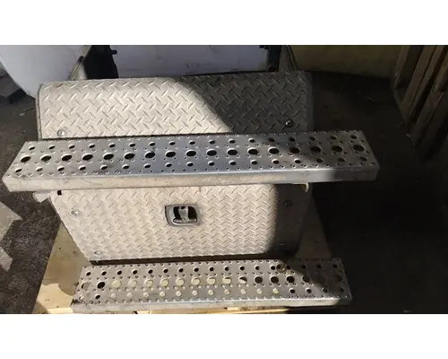 FREIGHTLINER CASCADIA 125 BATTERY BOX