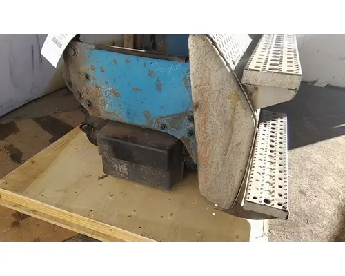 FREIGHTLINER CASCADIA 125 BATTERY BOX