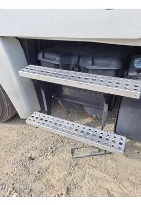 FREIGHTLINER CASCADIA 125 BATTERY BOX