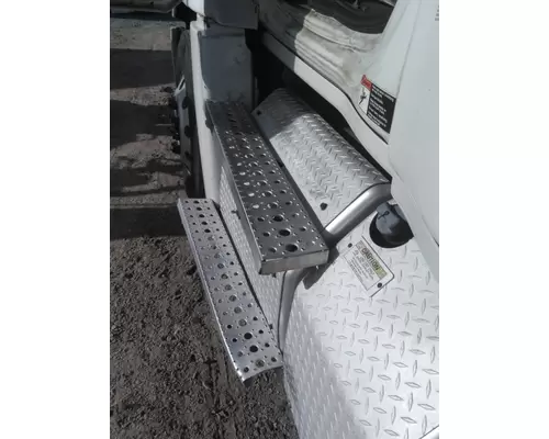 FREIGHTLINER CASCADIA 125 BATTERY BOX