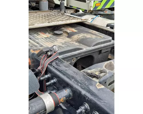 FREIGHTLINER CASCADIA 125 BATTERY BOX