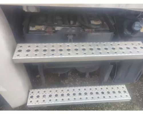 FREIGHTLINER CASCADIA 125 BATTERY BOX