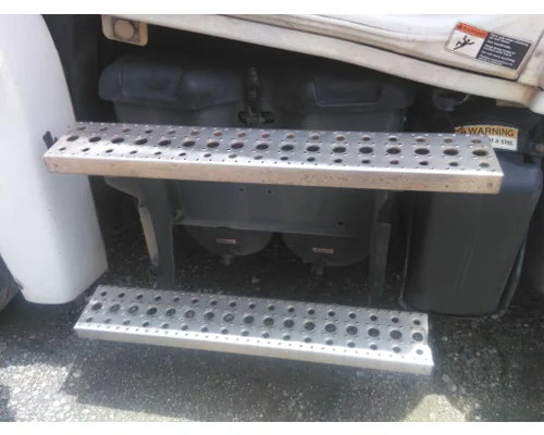 FREIGHTLINER CASCADIA 125 BATTERY BOX