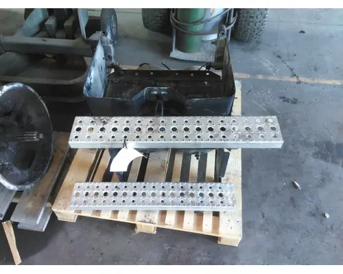 FREIGHTLINER CASCADIA 125 BATTERY BOX