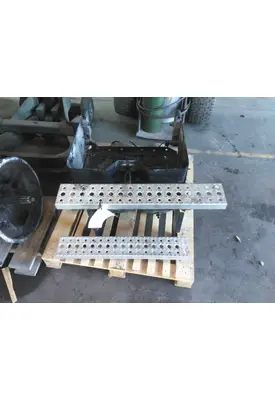 FREIGHTLINER CASCADIA 125 BATTERY BOX