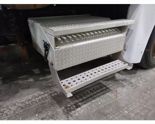 FREIGHTLINER CASCADIA 125 BATTERY BOX