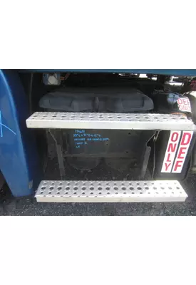 FREIGHTLINER CASCADIA 125 BATTERY BOX