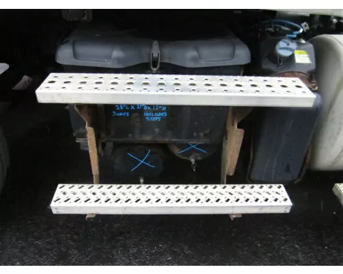 FREIGHTLINER CASCADIA 125 BATTERY BOX